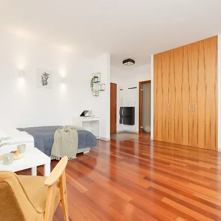 Muranow Spacious Studio & Parking By Renters * Warszawa