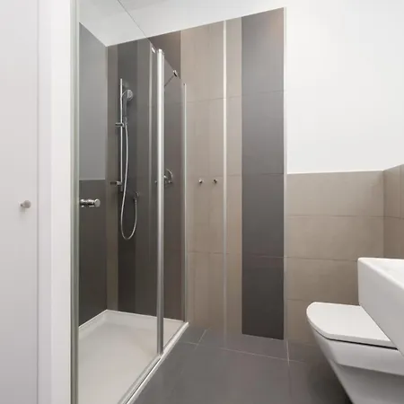 Apartment Muranow Spacious Studio & Parking By Renters Warschau